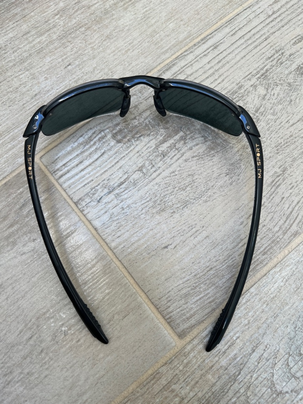 Maui Jim Sport Sunglasses with Brown Hard Case - Picture 4 of 8